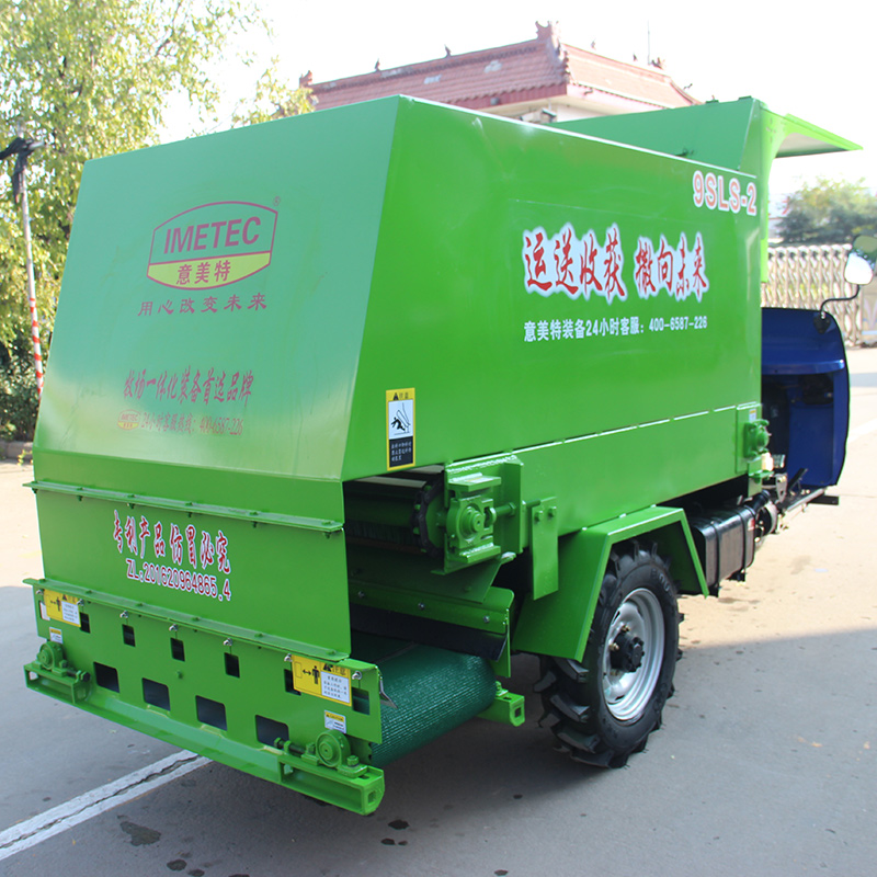 Three-wheeled Diesel Feed Truck Spreader 