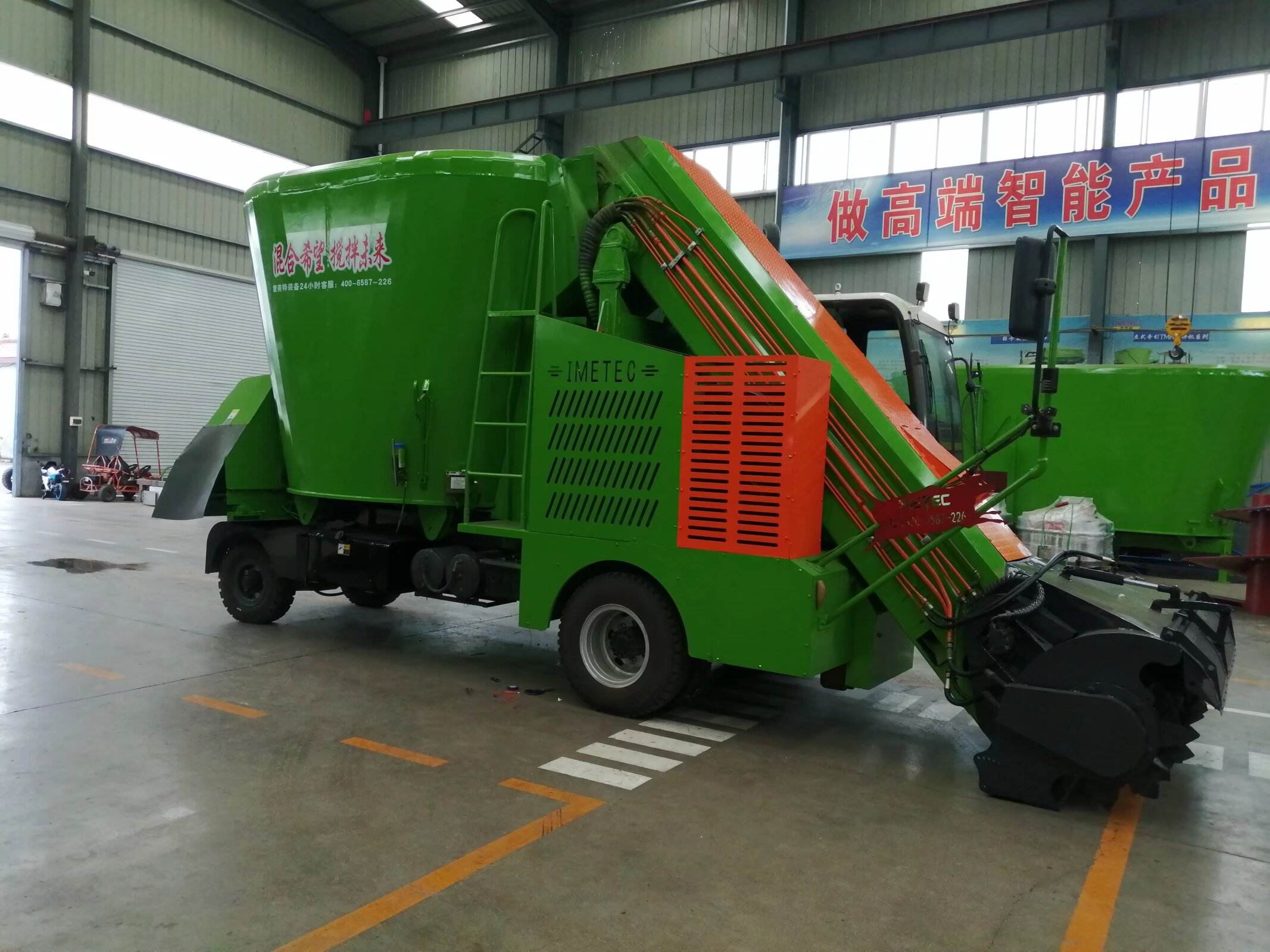 Self Propelled Tmr Mixer